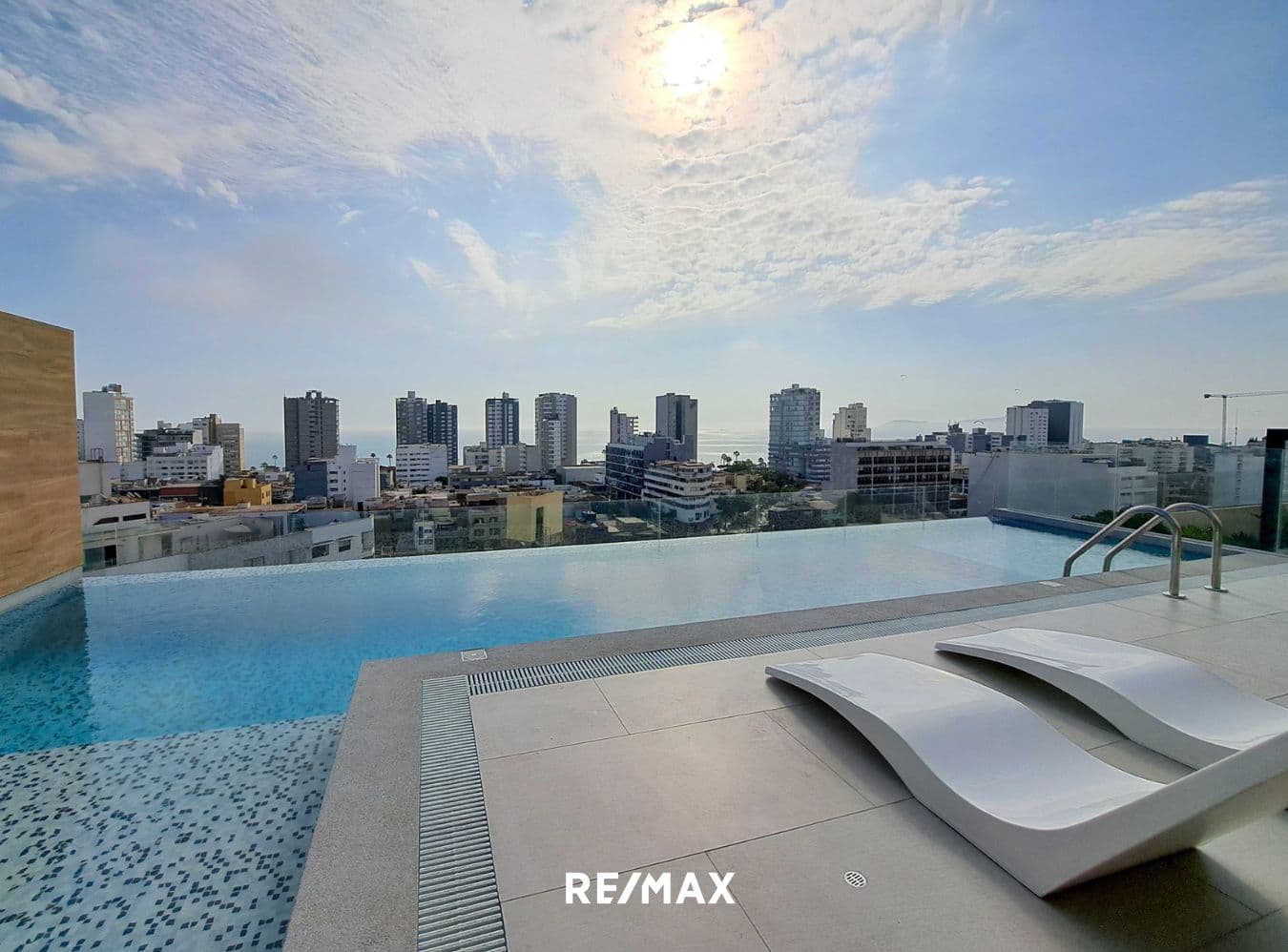Departamento En Venta En Miraflores, Con Cochera Y Vista Externa — foto 3
