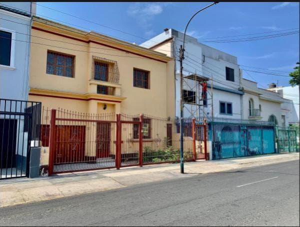 Se Vende Casa por remodelar en  San Isidro  precio de ocasion