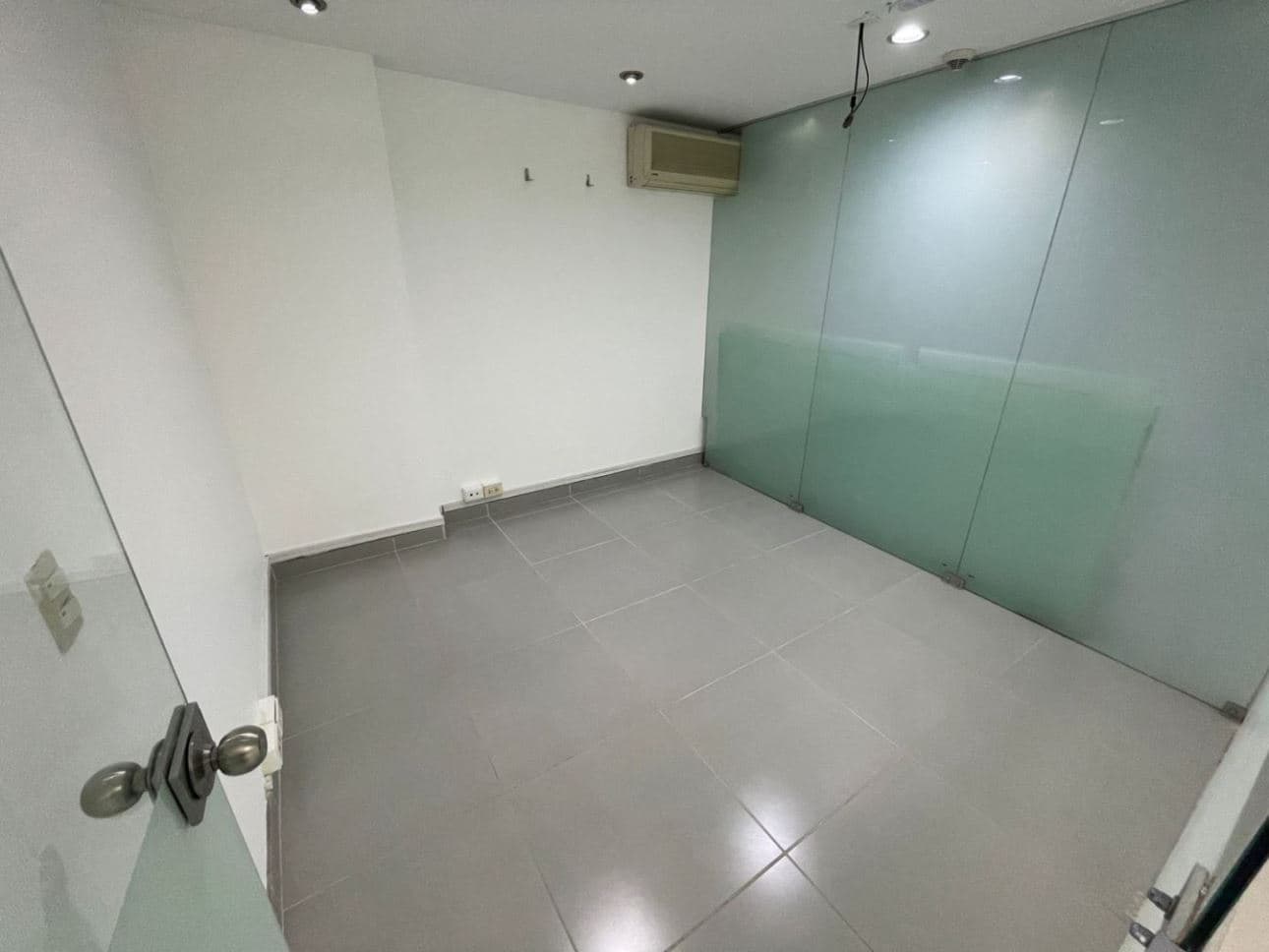 "El Trigal" - Lidera El Éxito en Esta Amplia Oficina con 2 Cocheras y Depósito — foto 11