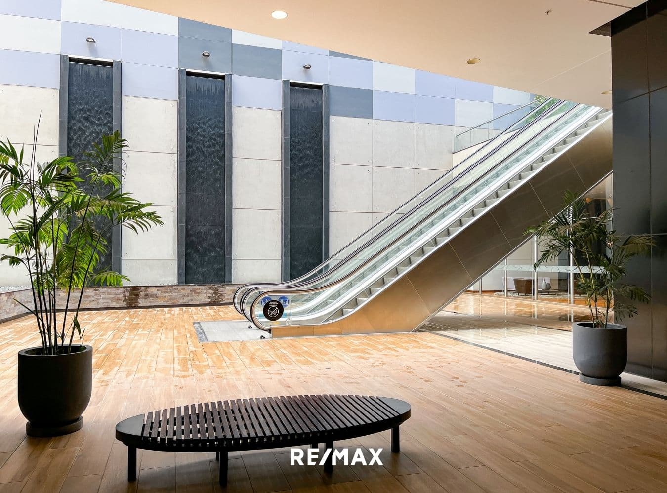 EXCLUSIVA OFICINA PREMIUM CON VISTA AL GOLF LOS INCAS — foto 10