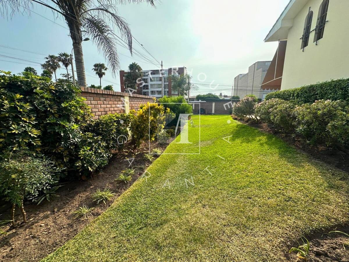 Bella Residencia, Rodeada De Jardines, En Zona Exclusiva De La Molina — foto 4