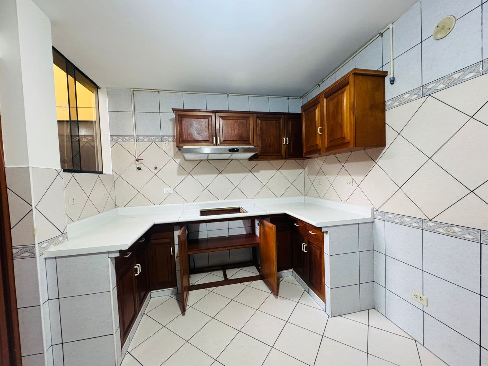 VENDO AMPLIO Y LUMINOSO DEPARTAMENTO EN SAN ISIDRO – 198 m² — foto 3