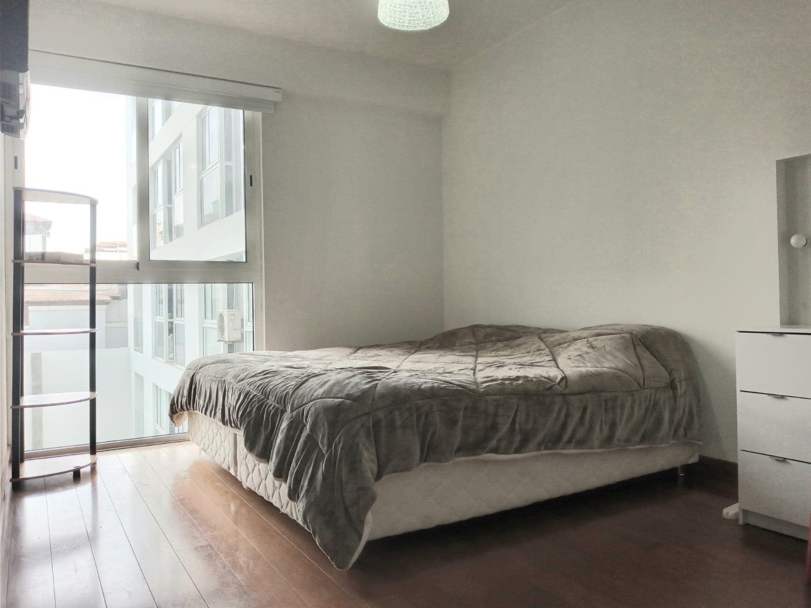 SE vende comodo y espacioso departamento en la centrica av salaverry san isidro — foto 4