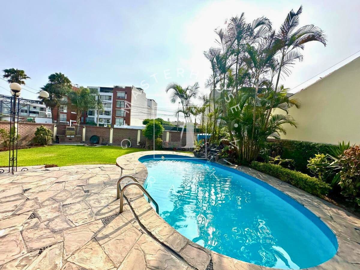Bella Residencia, Rodeada De Jardines, En Zona Exclusiva De La Molina