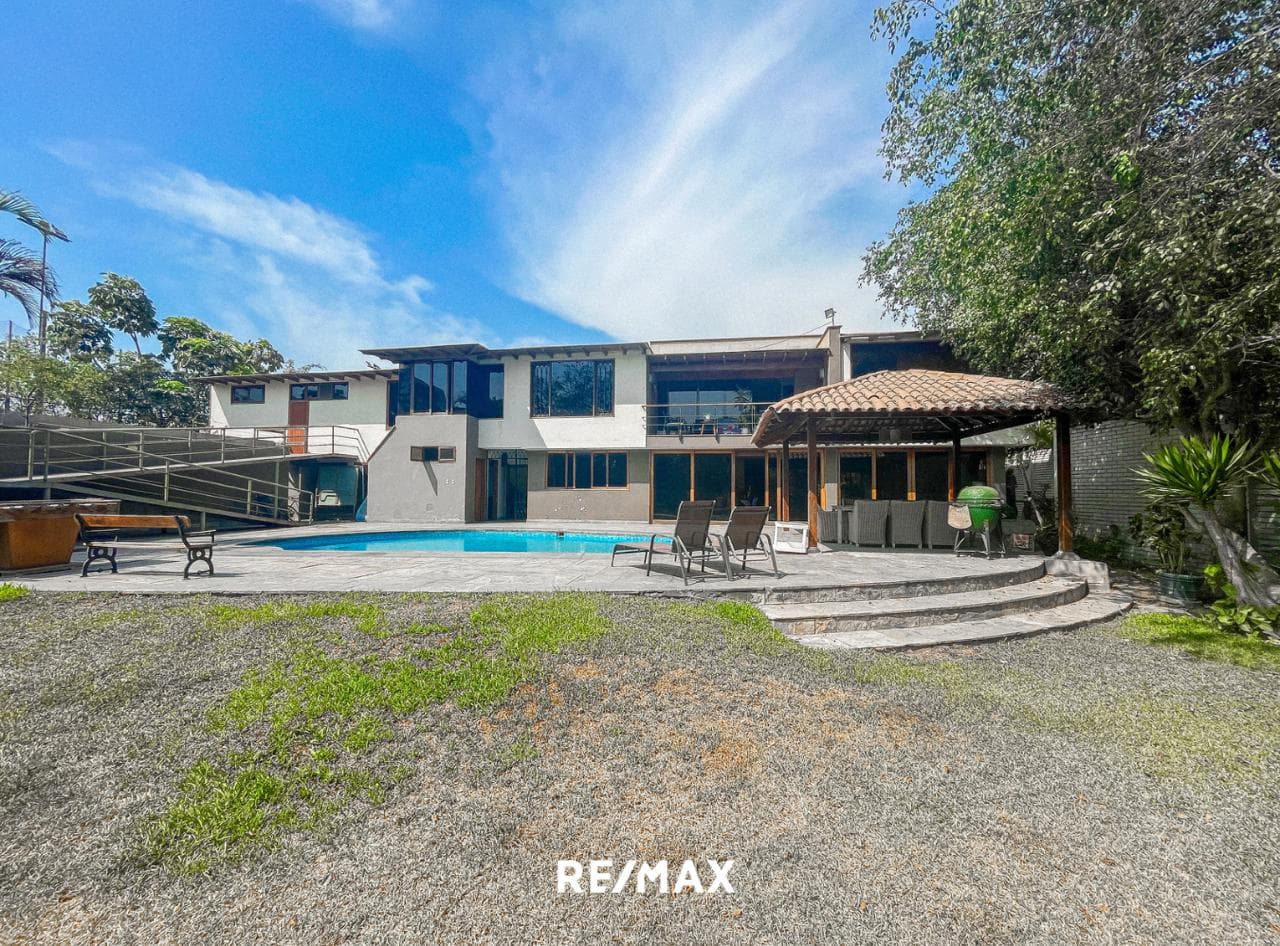 SE VENDE CASA COMO TERRENO EN SURCO — foto 1