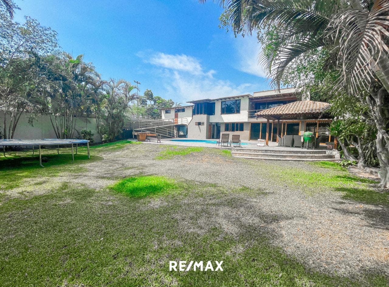 SE VENDE CASA COMO TERRENO EN SURCO — foto 2