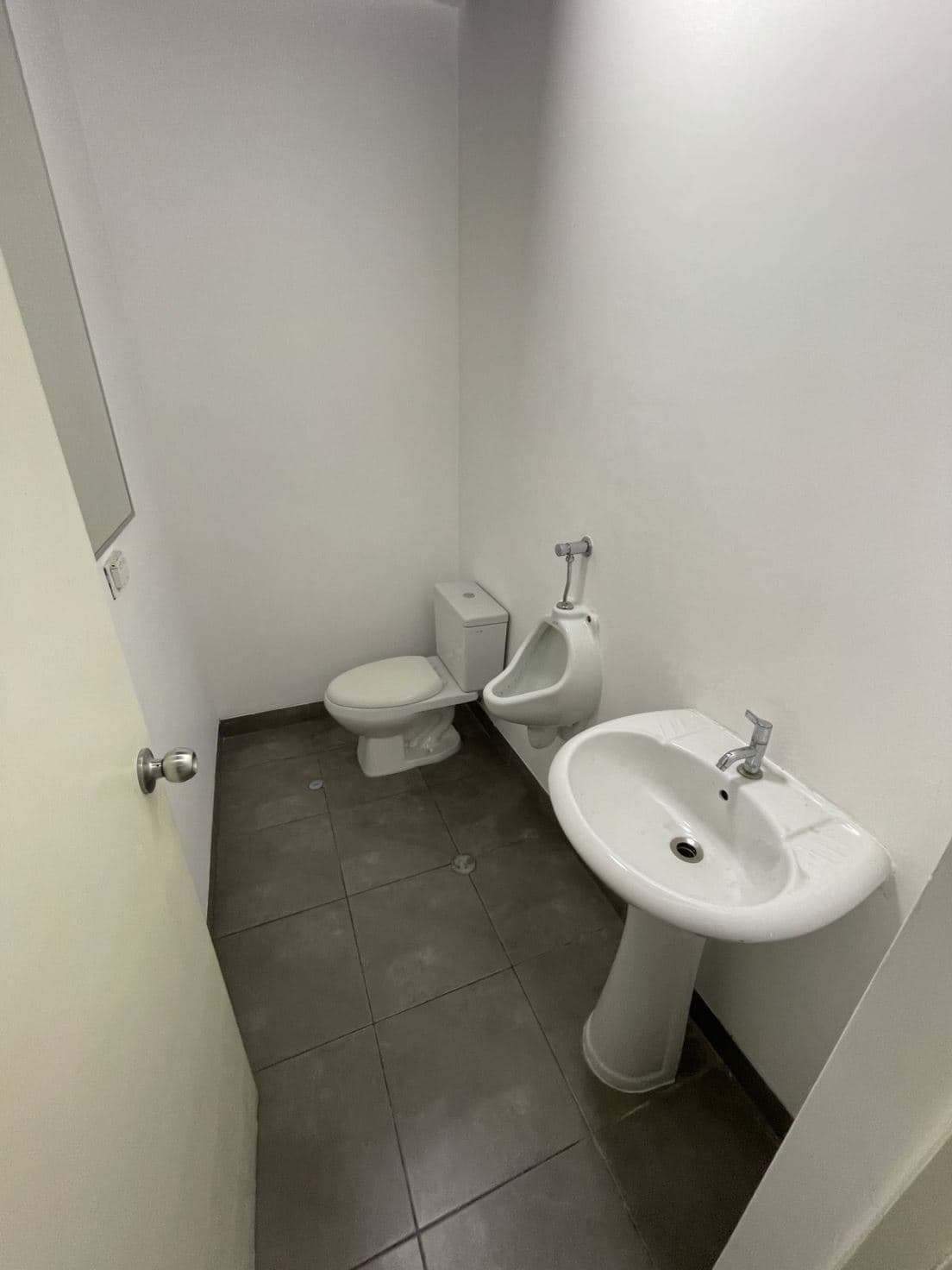 "El Trigal" - Lidera El Éxito en Esta Amplia Oficina con 2 Cocheras y Depósito — foto 4