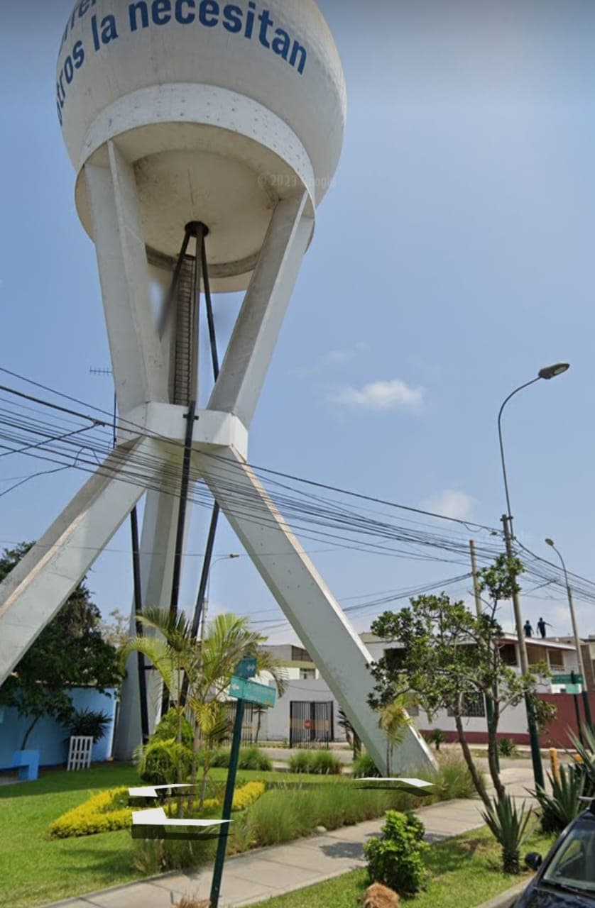 Venta de Casa Como Terreno de 300m2 en Surco, Urb. Alborada — foto 1