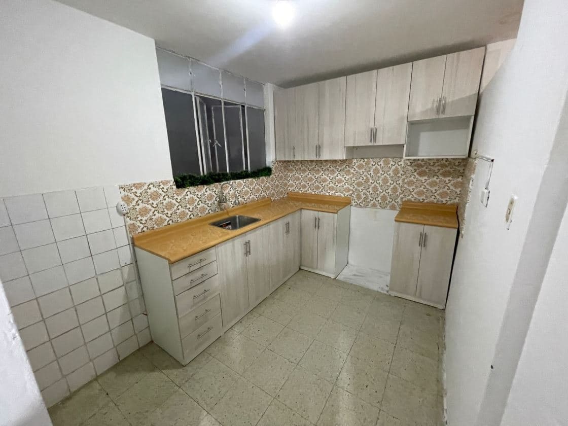 Oportunidad $$$ - 3 Dorm. 3er Piso SIN ASCENSOR y Frente a C. C. Risso! — foto 3