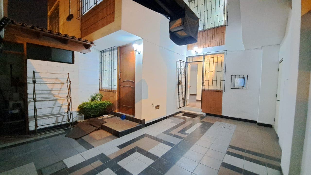 VENDO DUPLEX EN SURQUILLO - A UN PASO DE SAN ISIDRO