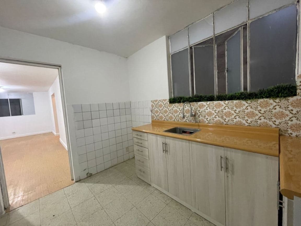 Oportunidad $$$ - 3 Dorm. 3er Piso SIN ASCENSOR y Frente a C. C. Risso! — foto 4
