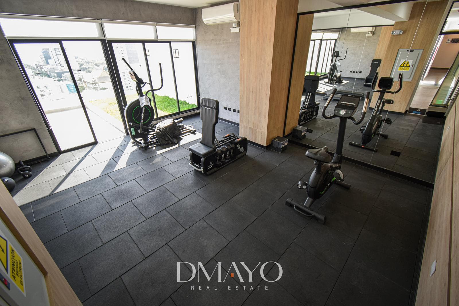 VENTA DE LOCAL COMERCIAL DE 370M2 DE ESTRENO EN LINCE LIMITE CON SAN ISIDRO con Flujo Mensual — foto 9