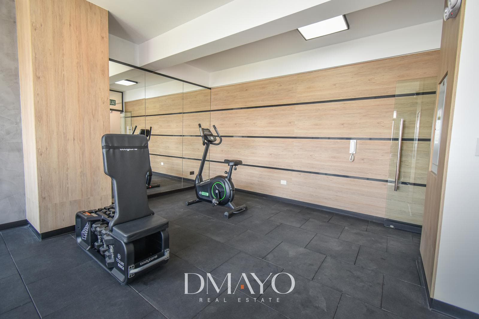 VENTA DE LOCAL COMERCIAL DE 370M2 DE ESTRENO EN LINCE LIMITE CON SAN ISIDRO con Flujo Mensual — foto 11