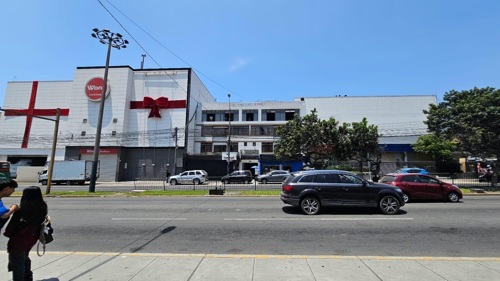 Centro comercial en Venta - Surco - 5 locales - Parque de la Amistad — foto 1