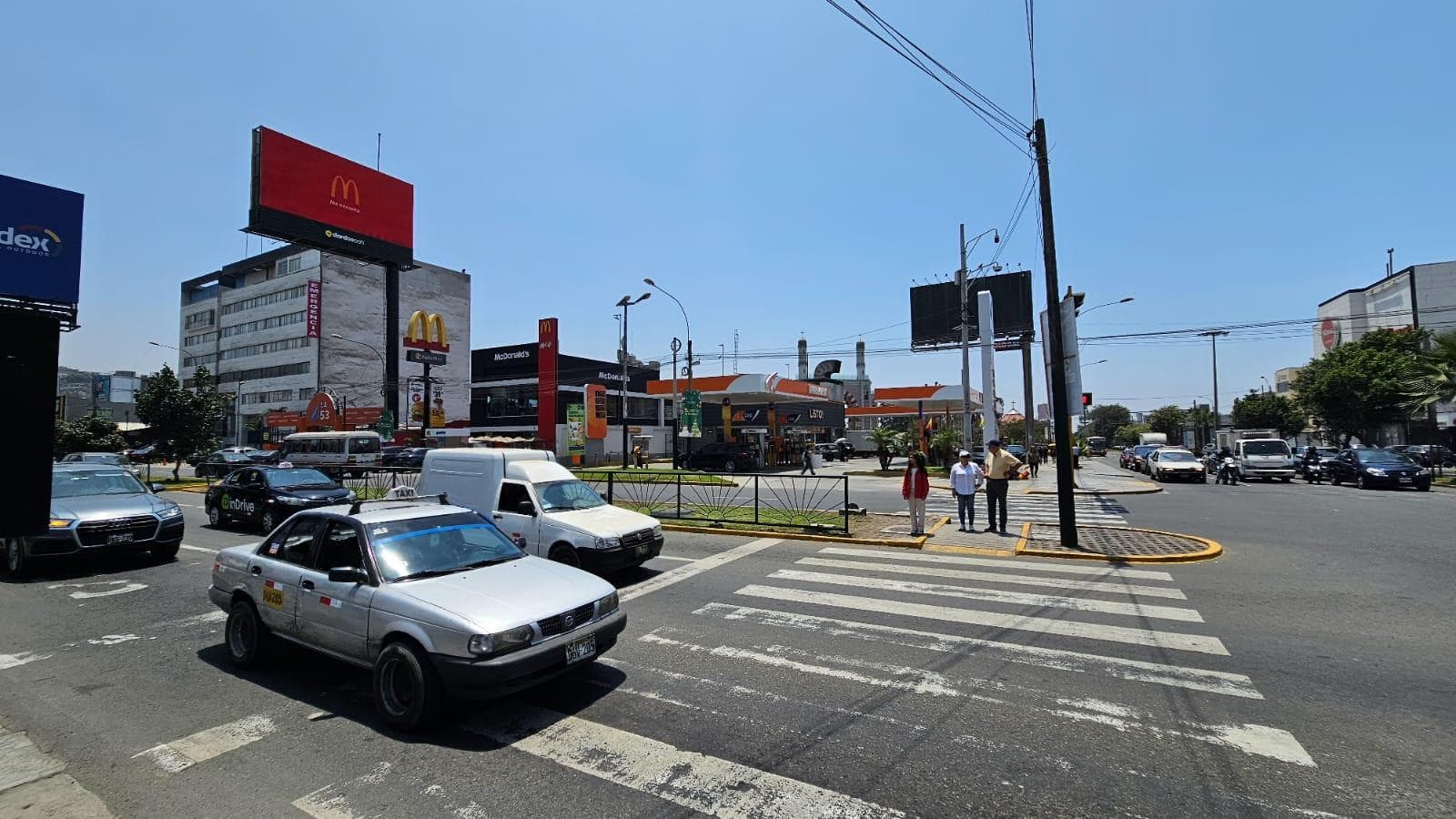 Centro comercial en Venta - Surco - 5 locales - Parque de la Amistad — foto 2