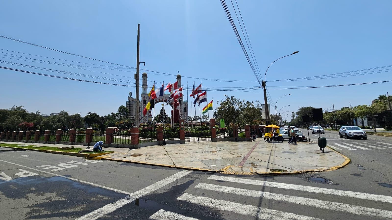 Centro comercial en Venta - Surco - 5 locales - Parque de la Amistad — foto 3