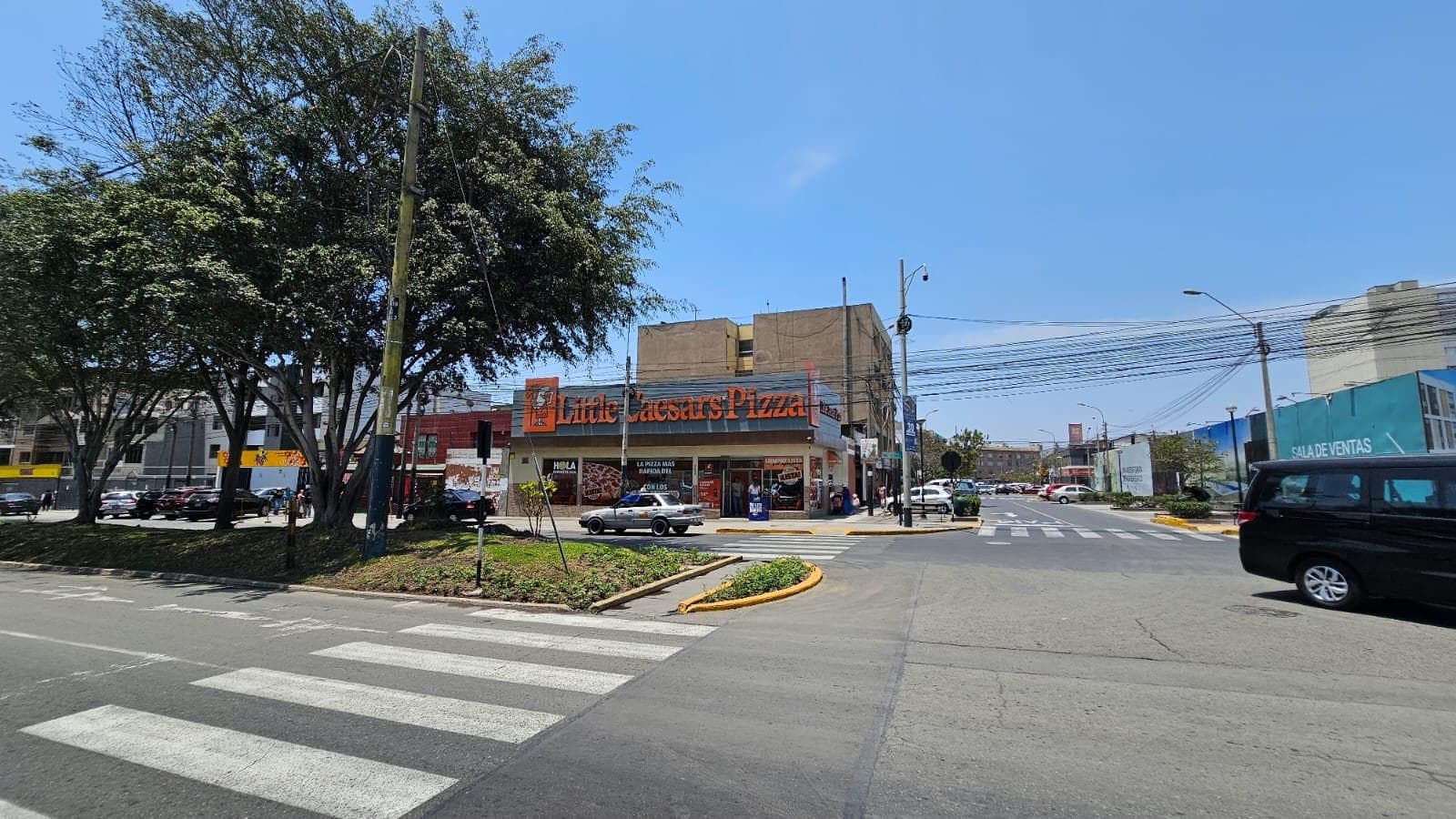 Centro comercial en Venta - Surco - 5 locales - Parque de la Amistad — foto 9