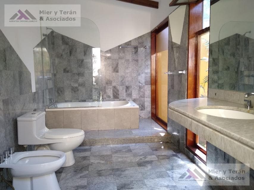 MODERNA CASA EN VENTA EN LA MOLINA — foto 8