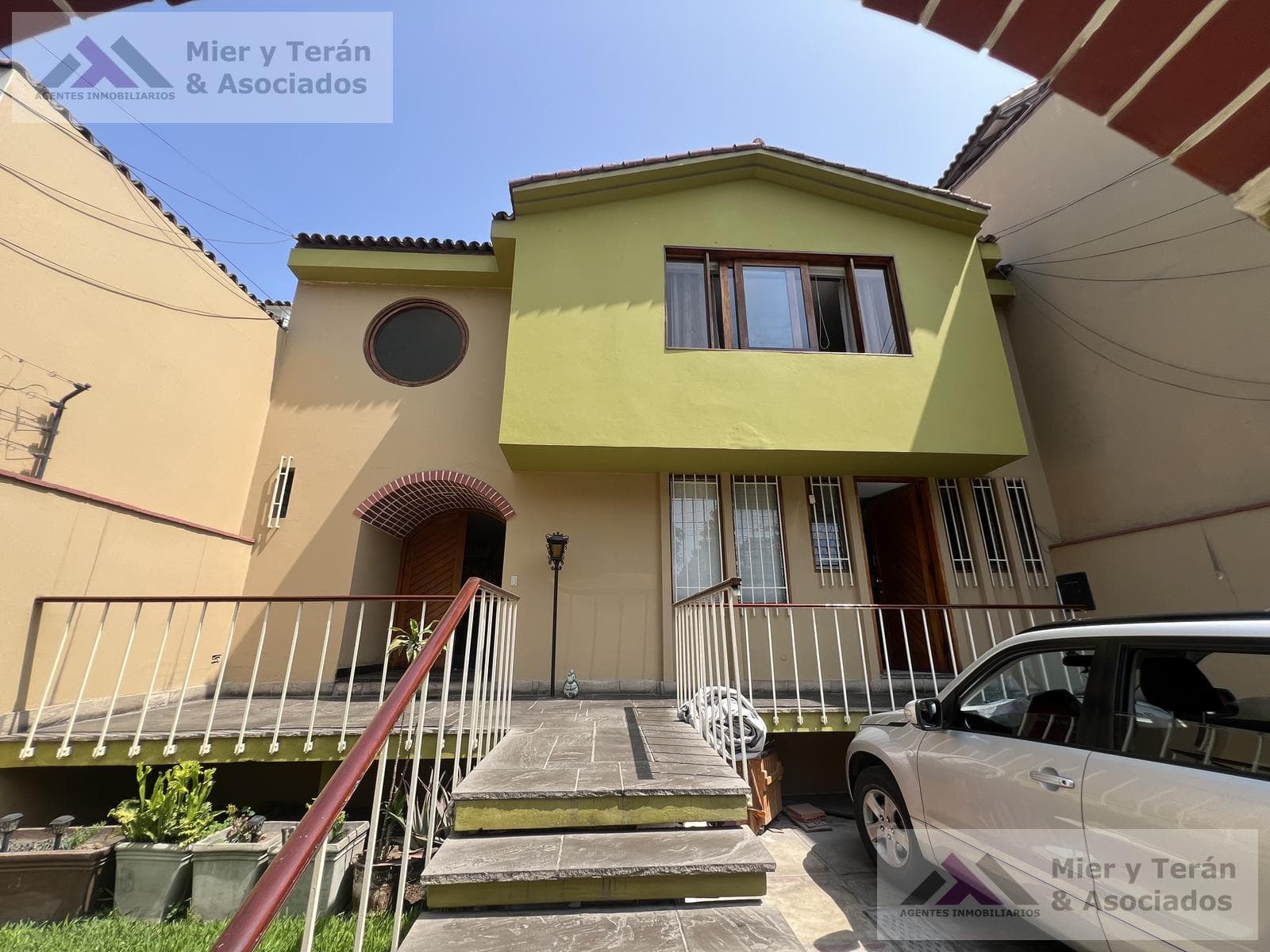 VENTA CASA EN MIRAFLORES FRENTE A PARQUE (609-1122-1) — foto 2