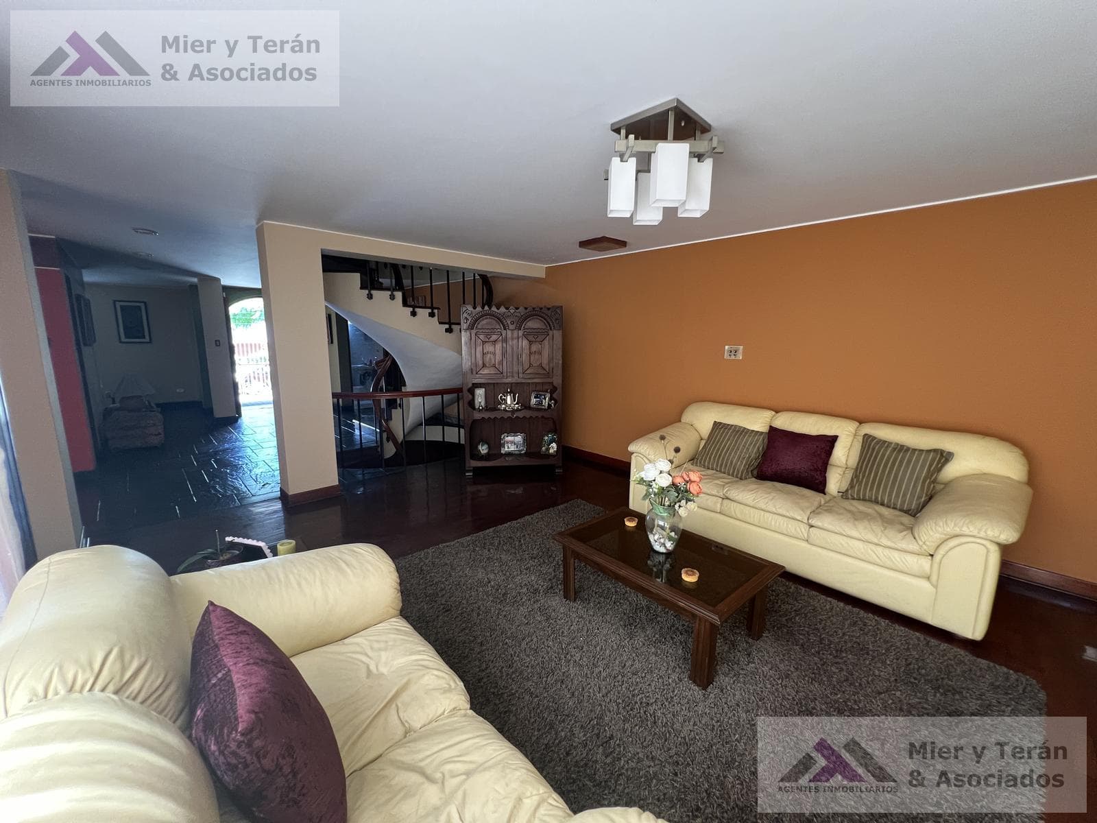 VENTA CASA EN MIRAFLORES FRENTE A PARQUE (609-1122-1) — foto 4