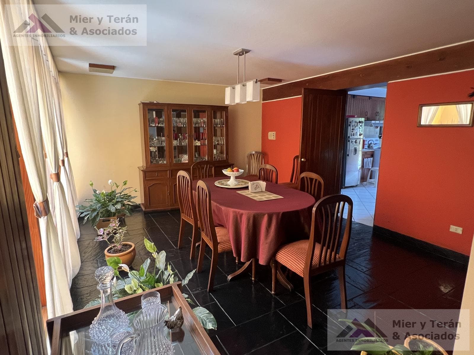 VENTA CASA EN MIRAFLORES FRENTE A PARQUE (609-1122-1) — foto 8