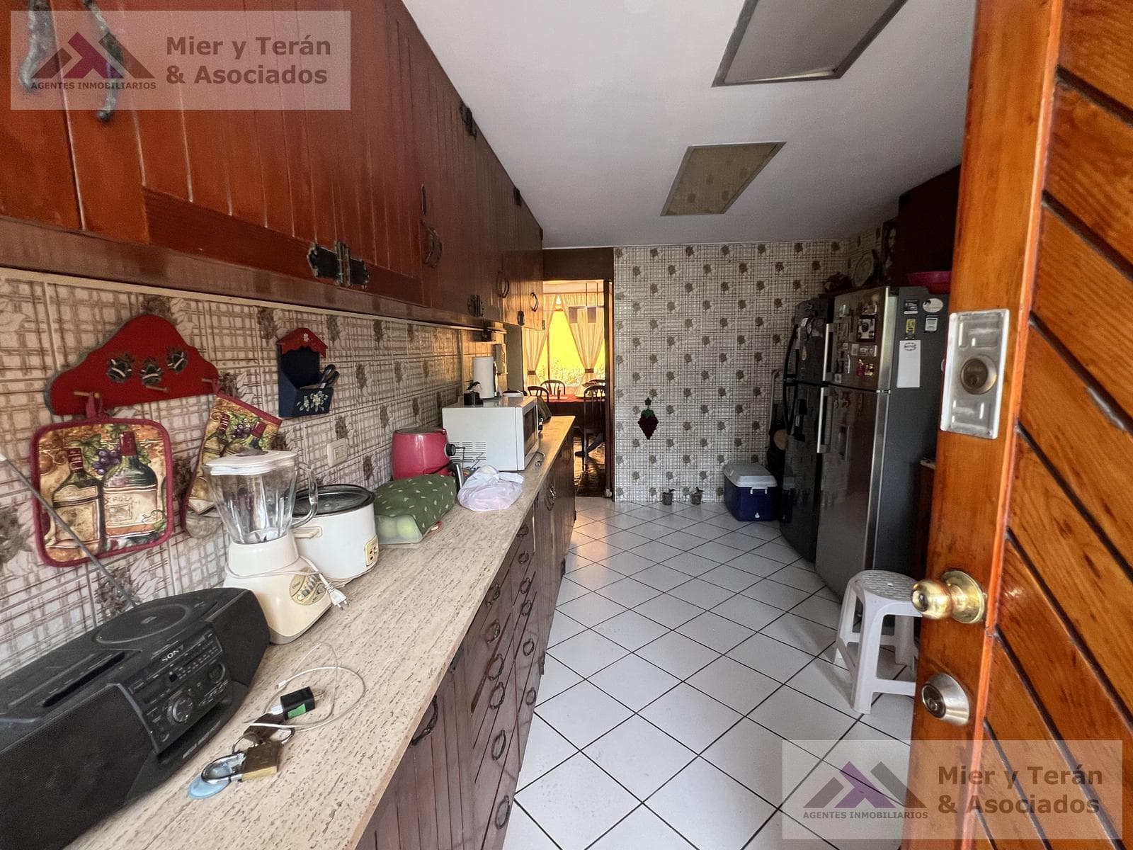 VENTA CASA EN MIRAFLORES FRENTE A PARQUE (609-1122-1) — foto 10