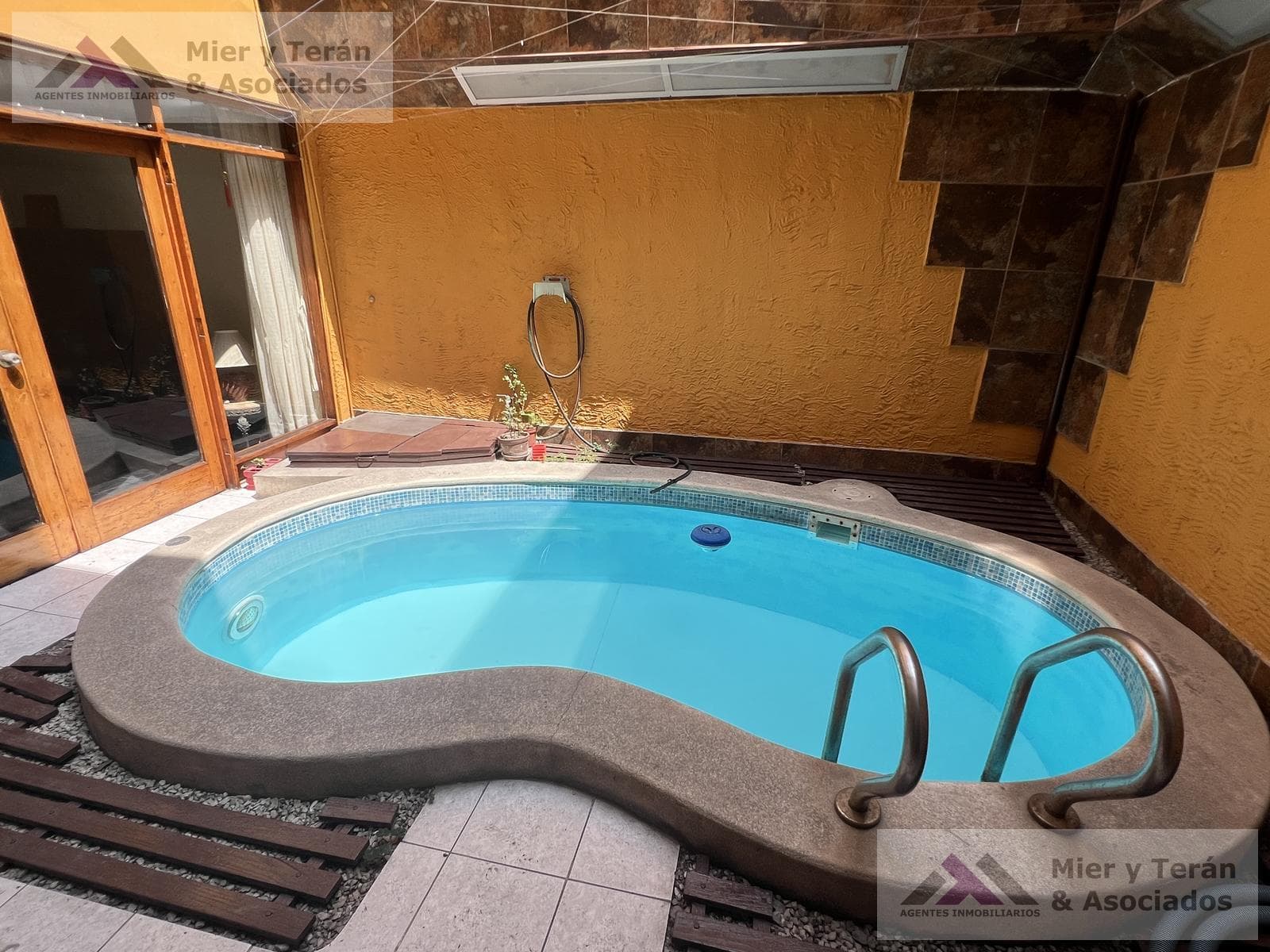 VENTA CASA EN MIRAFLORES FRENTE A PARQUE (609-1122-1) — foto 48