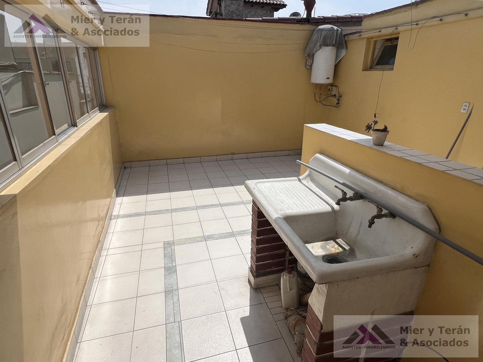 VENTA CASA EN MIRAFLORES FRENTE A PARQUE (609-1122-1) — foto 53