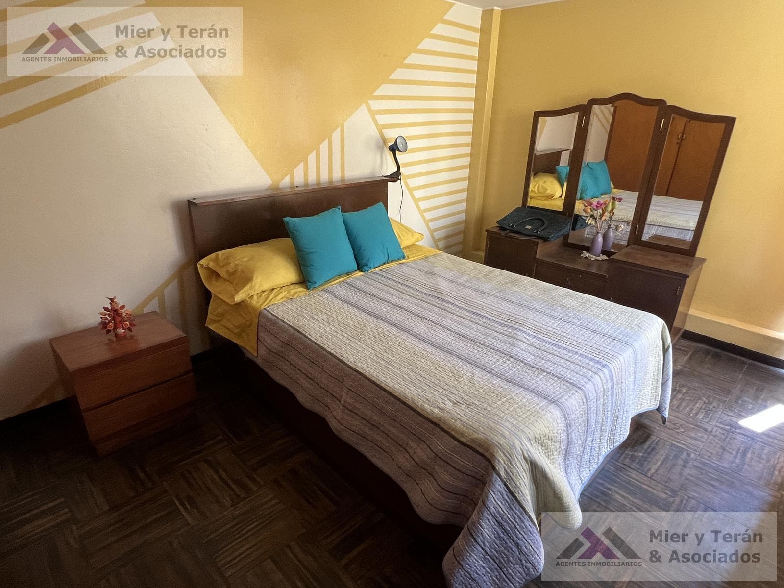 VENTA CASA EN MIRAFLORES FRENTE A PARQUE (609-1122-1) — foto 54