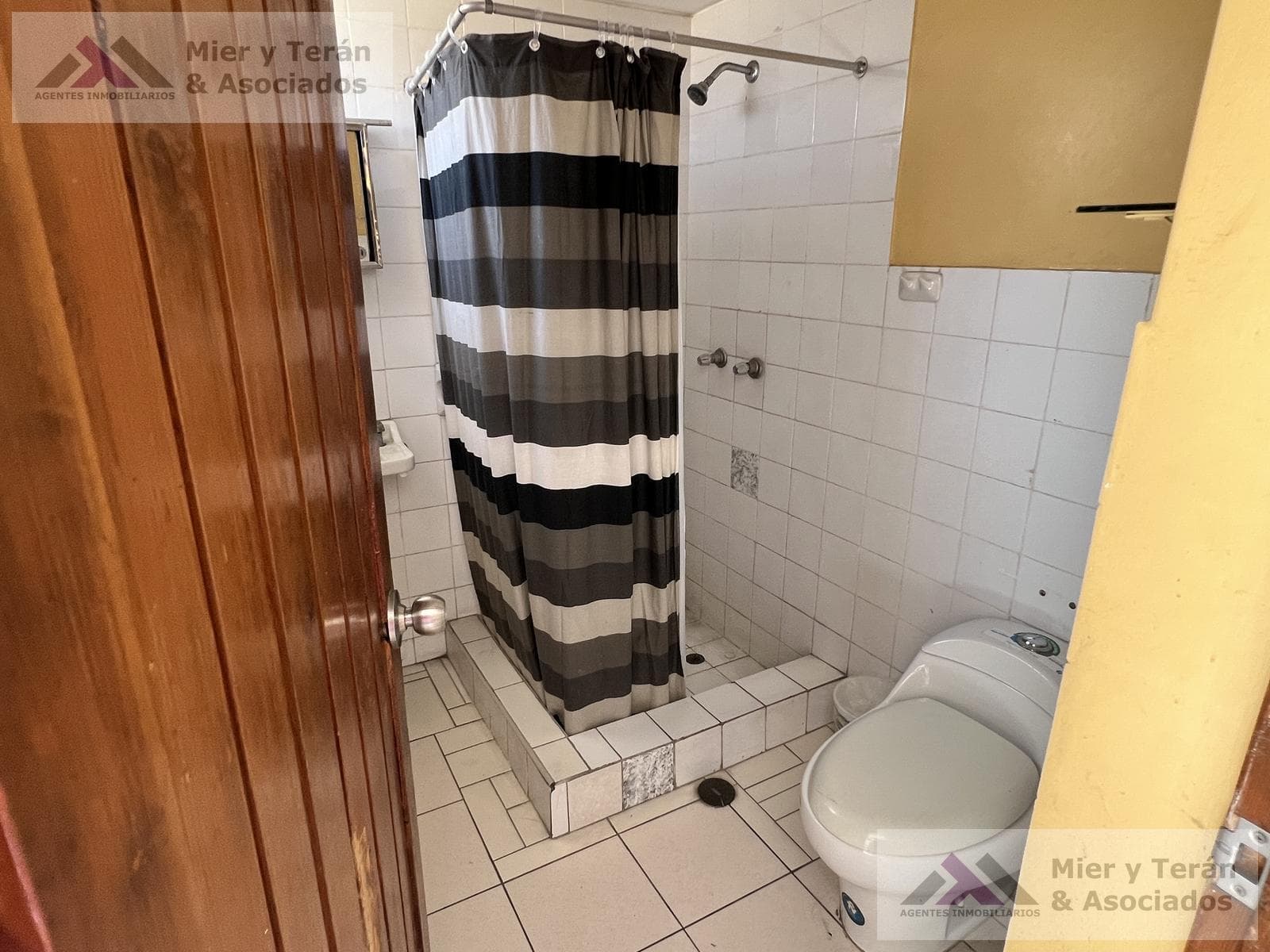 VENTA CASA EN MIRAFLORES FRENTE A PARQUE (609-1122-1) — foto 58
