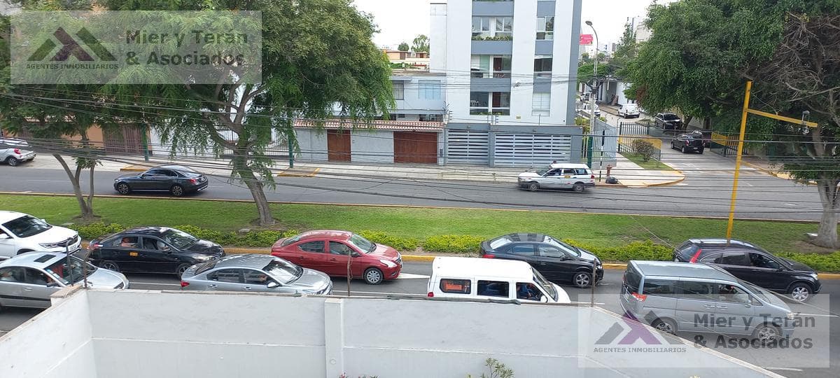 VENTA DE CASA CERCA A PARQUES EN SURCO LIMITE MIRAFLORES (609-848-2) — foto 2