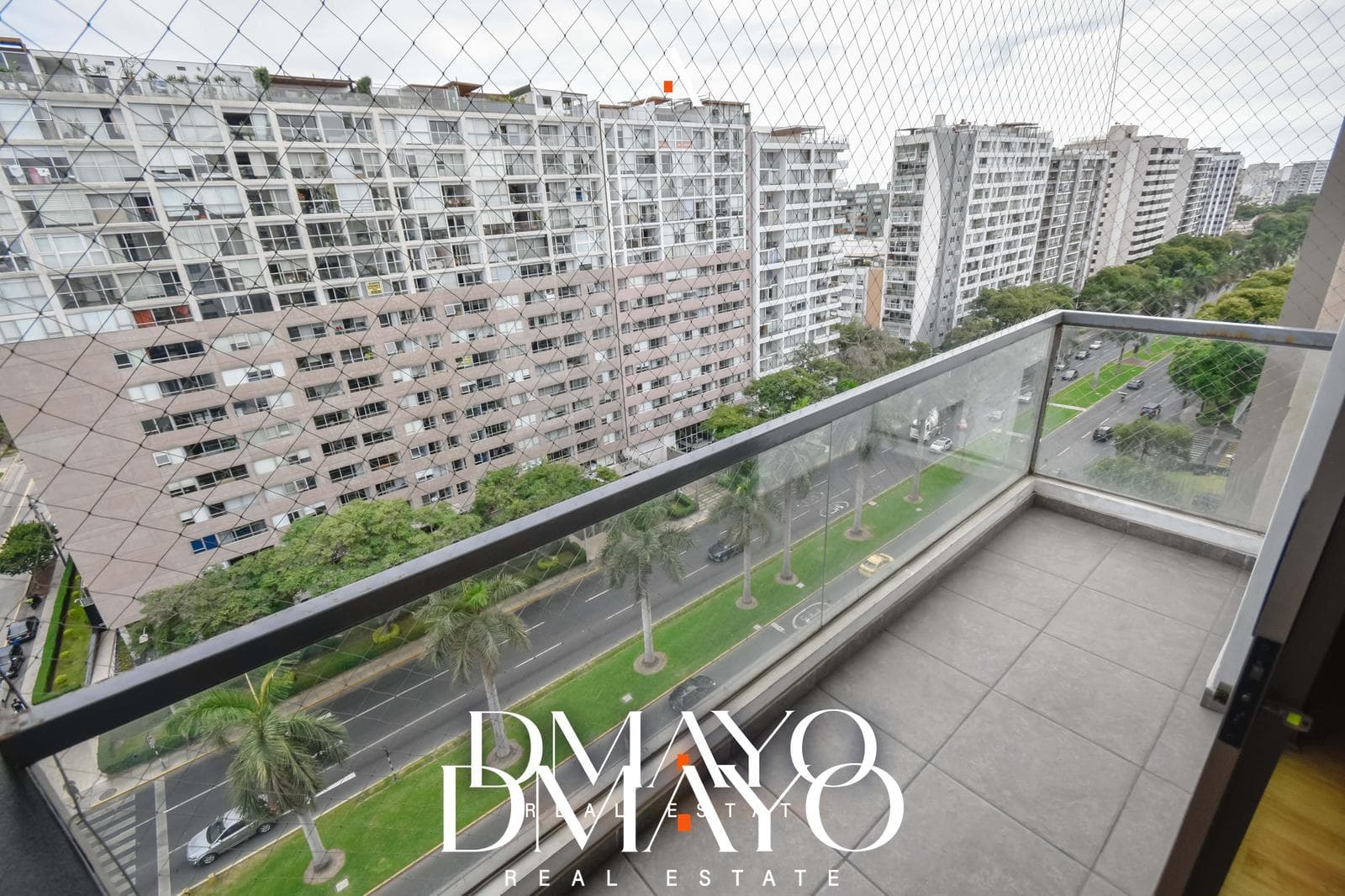 Amplio departamento de 120m2 en venta con 2 dormitorios, sala TV/escritorio y 2 estac. en San Isidro — foto 8