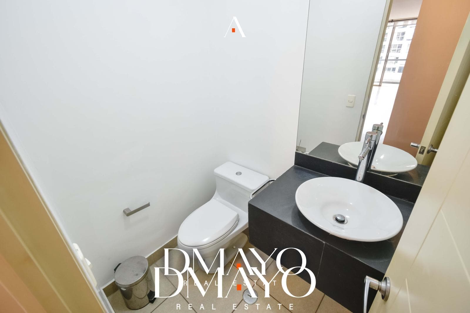 Amplio departamento de 120m2 en venta con 2 dormitorios, sala TV/escritorio y 2 estac. en San Isidro — foto 11