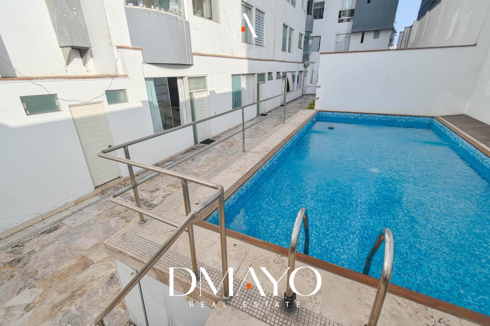 VENTA DE EXCLUSIVO DEPARTAMENTO EN PRIMER PISO CON JARDIN Y  PISCINA URB. ORRANTIA - SAN ISIDRO — foto 4