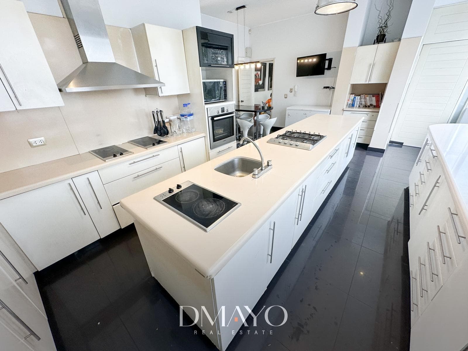 VENTA DE EXCLUSIVO DEPARTAMENTO EN PRIMER PISO CON JARDIN Y  PISCINA URB. ORRANTIA - SAN ISIDRO — foto 14