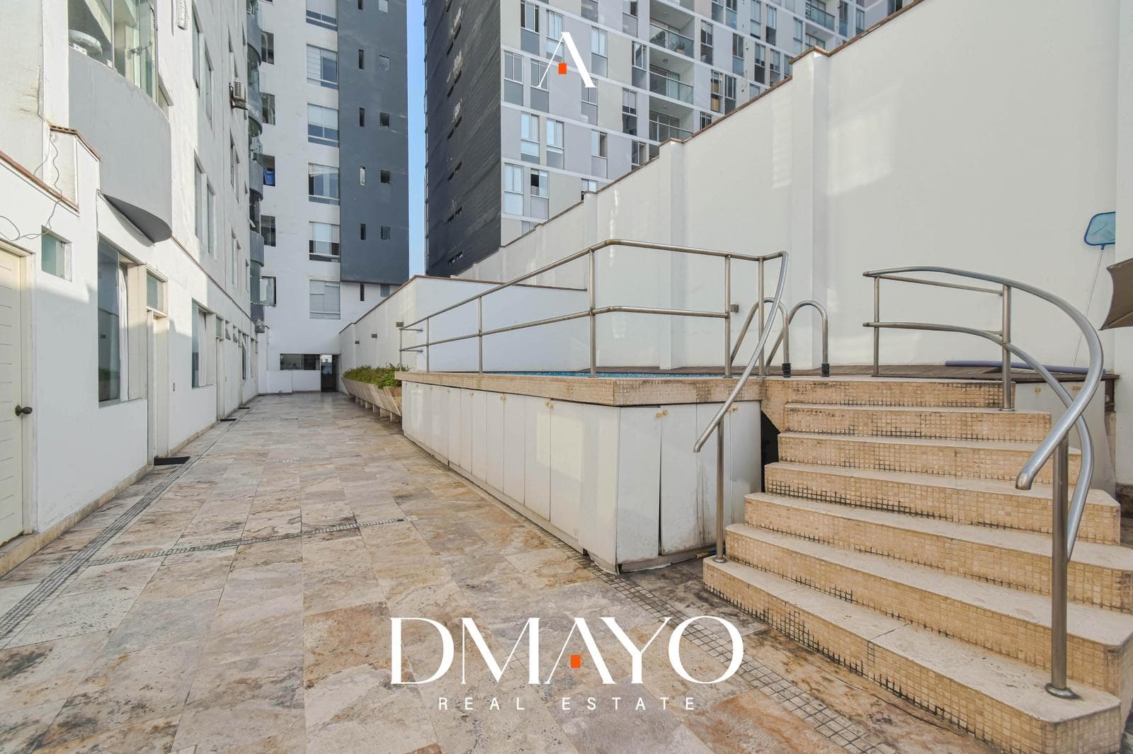 VENTA DE EXCLUSIVO DEPARTAMENTO EN PRIMER PISO CON JARDIN Y  PISCINA URB. ORRANTIA - SAN ISIDRO — foto 32