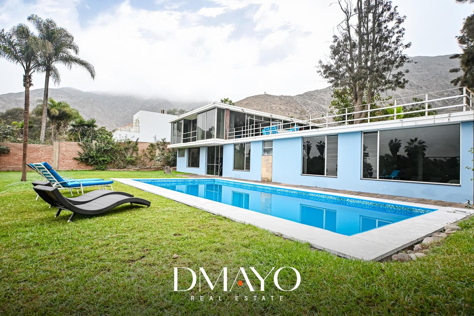 OPORTUNIDAD CASA EN VENTA CON ALTO POTENCIAL 4 DORM PISCINA 3 COCHERAS 1145m² GRAN JARDIN