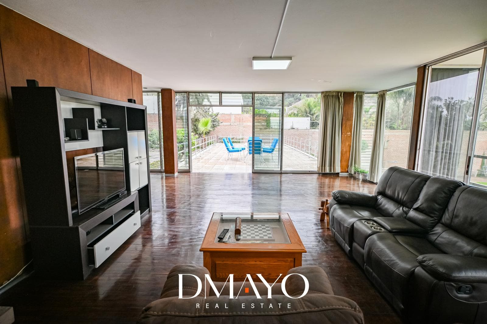OPORTUNIDAD CASA EN VENTA CON ALTO POTENCIAL 4 DORM PISCINA 3 COCHERAS 1145m² GRAN JARDIN — foto 1