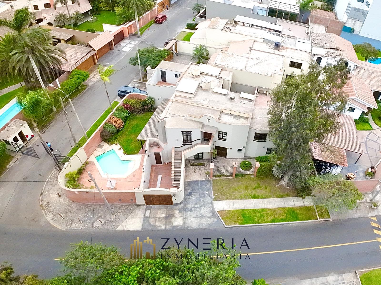 Casa como Terreno en esquina en Surco | Negociable | 460 m² | 3 pisos | Proyecto Inmobiliario