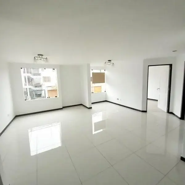 VENTA DE OCASION DEPA REMODELADO A PASOS DE LA AV CONSTRUCTORESLA MOLINA — foto 8