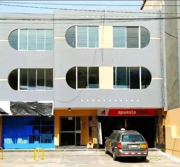 Local ComercialOficina en venta a unos pasos de la AvAyacucho y frente a la estacin de tren — foto 5