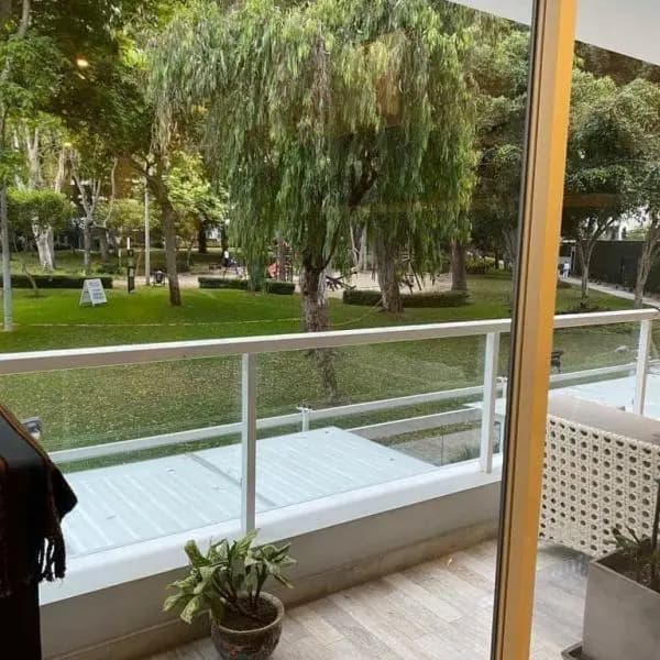 VENDO Este Espectacular y Elegante Departamento con Doble Vista a Parques — foto 5