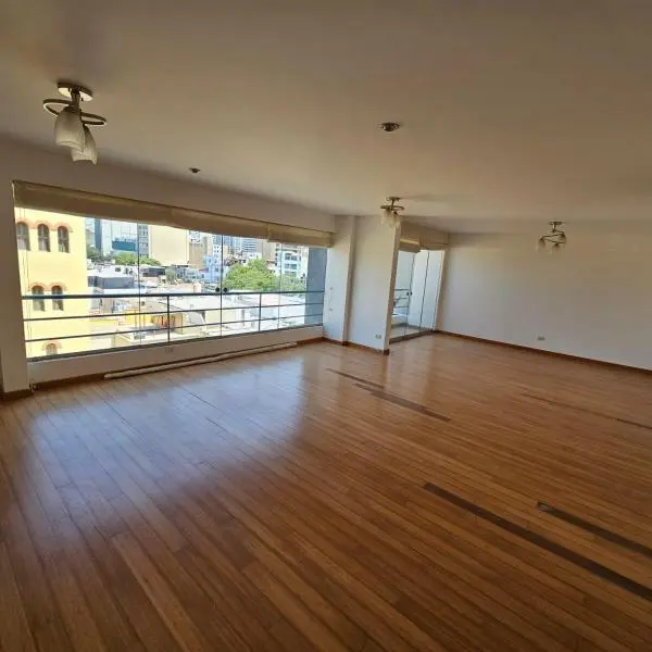 Venta Lindo Departamento con Balcn San Isidro — foto 5