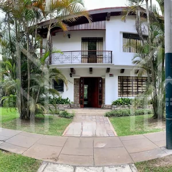 OCASIN Enorme Casa como Terreno en Venta en Avenida Salaverry — foto 8