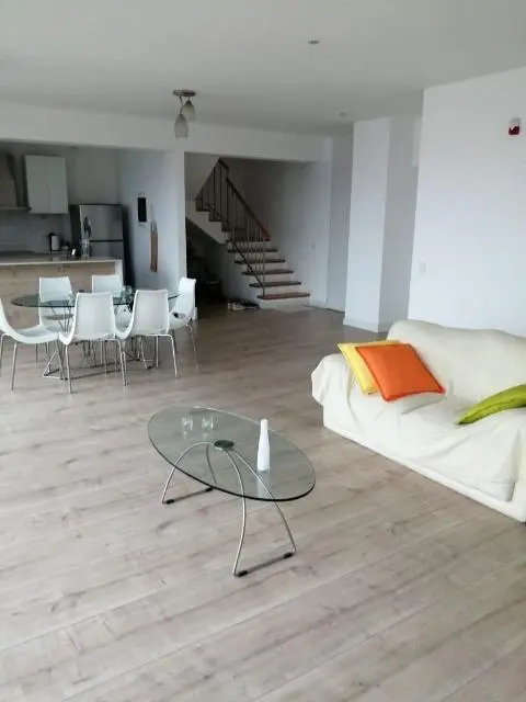 VENDO DUPLEX EN MIRAFLORES.moderno, iluminado a 2 cdras del parque Kennedy 204 m2. — foto 10