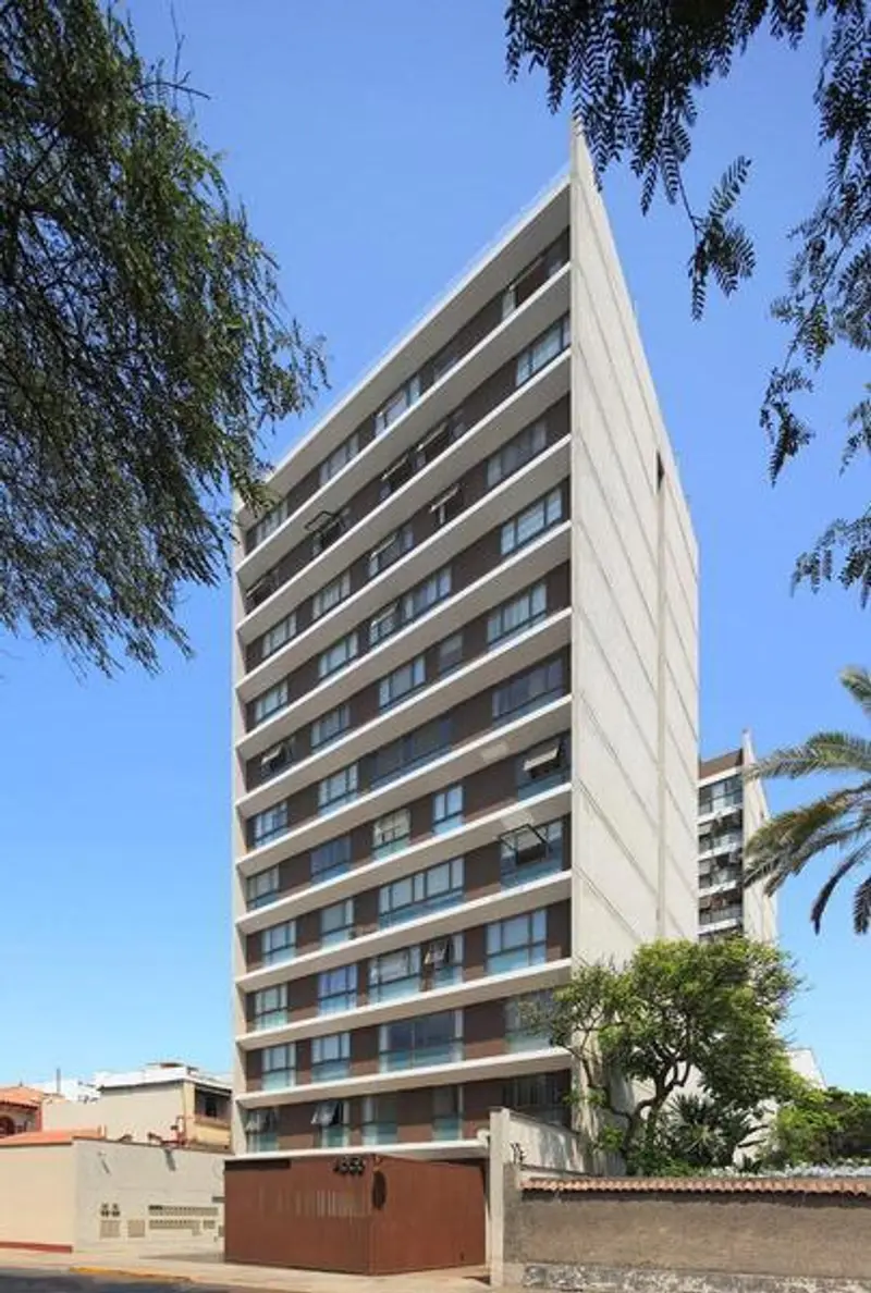 Departamento Flat  dormitorios  cochera con deposito  Super centrico — foto 6