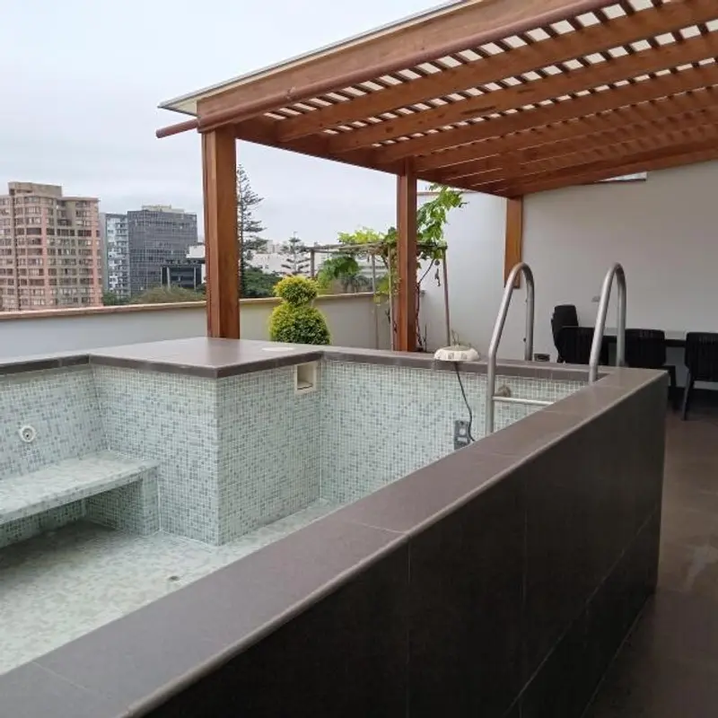 REMATO DEPARTAMENTO DUPLEX CON PISCINA EMBAJADA DE BRASIL MIRAFLORES — foto 6