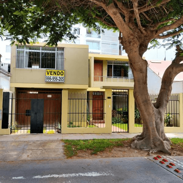 SURCO VENTA DE CASA AT M AC PISOS DORM US