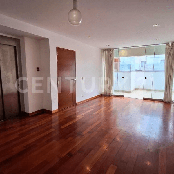 Venta departamento de dormitorios en Surco