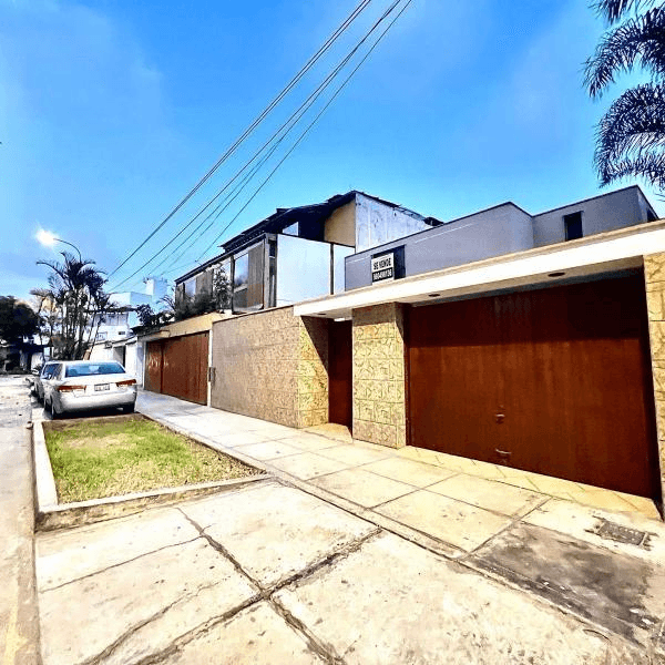 CASA CON VISTA LINEAL A PARQUE LIMITE DE MIRAFLORES SURCO Y BARRANCO